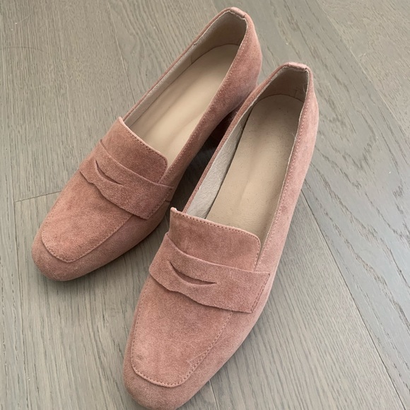 Brand new suede block heel pump - Picture 2 of 3